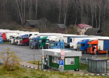 Camiones lituanos varados en la frontera bielorrusa.Europa Press/Contacto/Viktor Drachev