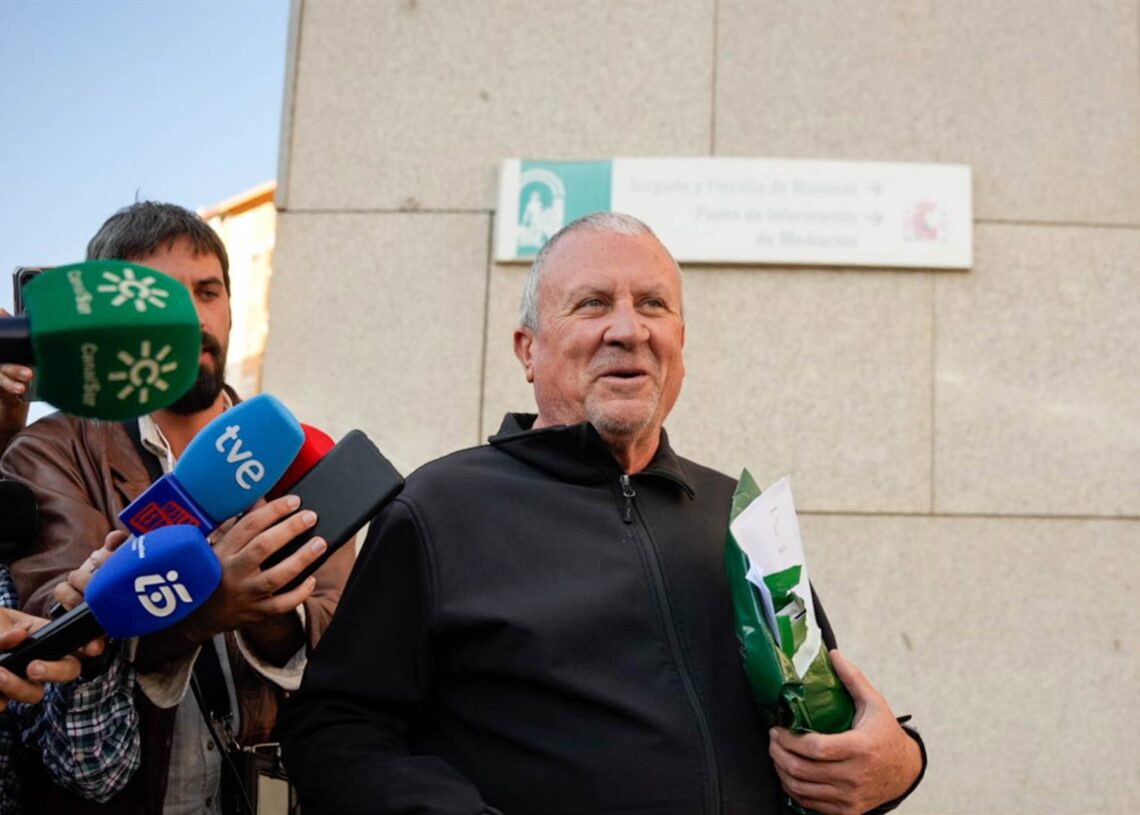 El alcalde de Fines (Almería), Rodrigo Sánchez, a su salida de los juzgados tras prestar declaración por el caso 'Mascarillas' la pasada semana Europa Press