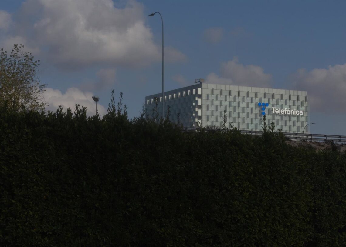 Archivo - Fachada de la sede de Telefónica, a 7 de noviembre de 2024, en Madrid (España).Eduardo Parra - Europa Press - Archivo