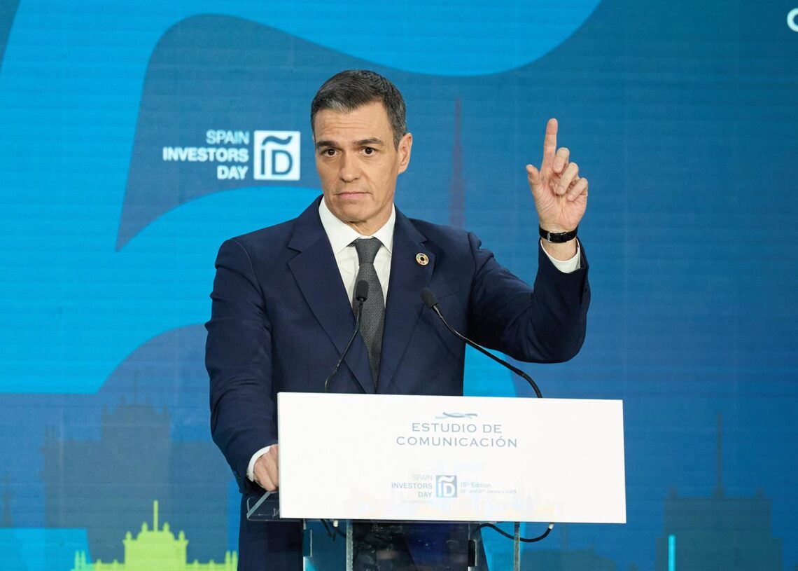 Archivo - El presidente del Gobierno, Pedro Sánchez, clausura la XV edición del foro financiero internacional 'Spain Investors Day', a 16 de enero de 2025, en Madrid (España). Jesús Hellín - Europa Press - Archivo
