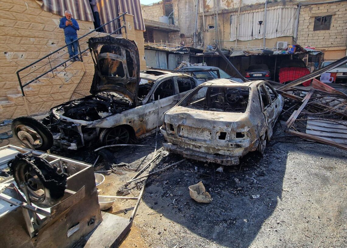 Vehículos destruidos por un bombardeo ejecutado por Israel contra el campamento de refugiados palestinos de Ain el Hilwé, cerca de Sidón, en el sur de Líbano (archivo)Europa Press/Contacto/Marwan Naamani