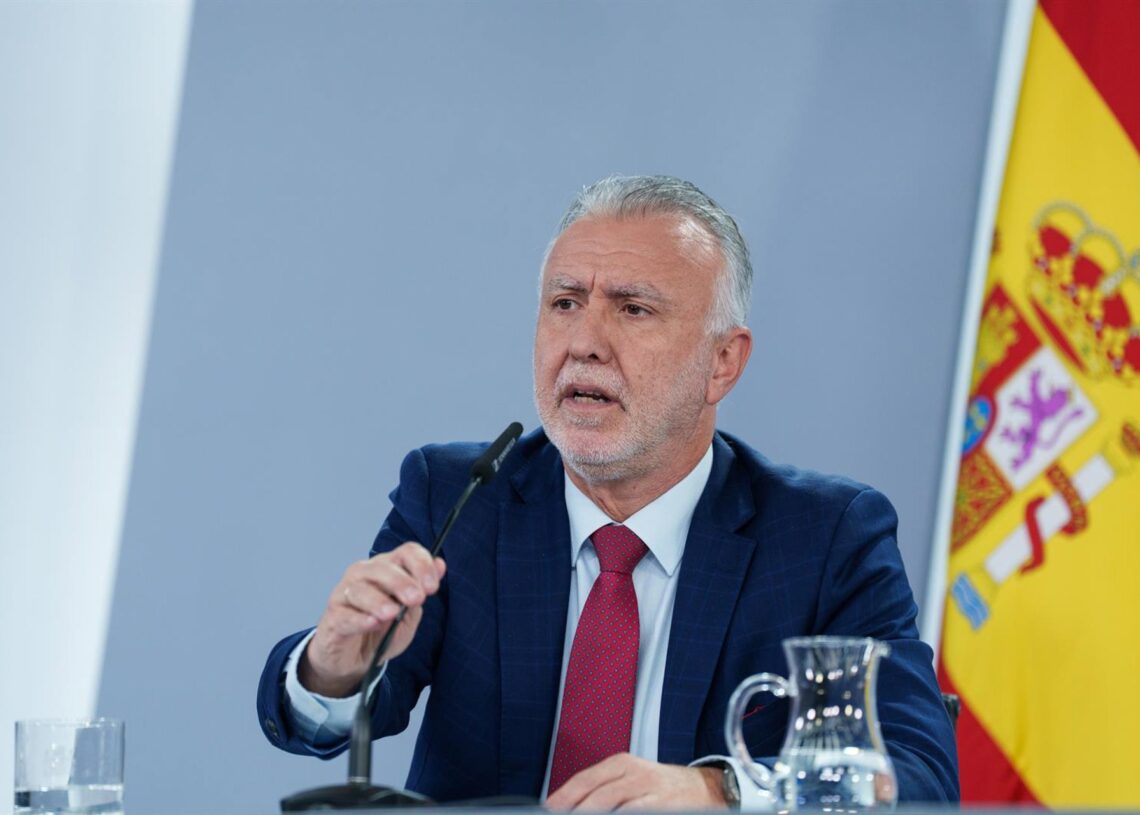 El ministro de Política Territorial y Memoria Democrática , Ángel Víctor Torres, durante la rueda de prensa tras el Consejo de Ministros, en el Palacio de La Moncloa, a 25 de noviembre de 2025, en Madrid (España).Matias Chiofalo - Europa Press