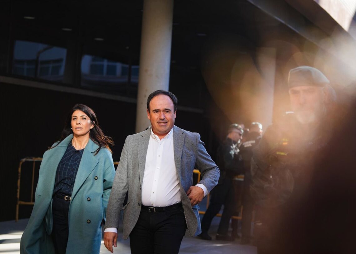 El candidato del PP a presidir la Generalitat, Juanfran Pérez Llorca, a su salida del juzgado de Catarroja para declarar en el juicio por la dana, a 21 de noviembre de 2025, en CatarrojaJorge Gil - Europa Press