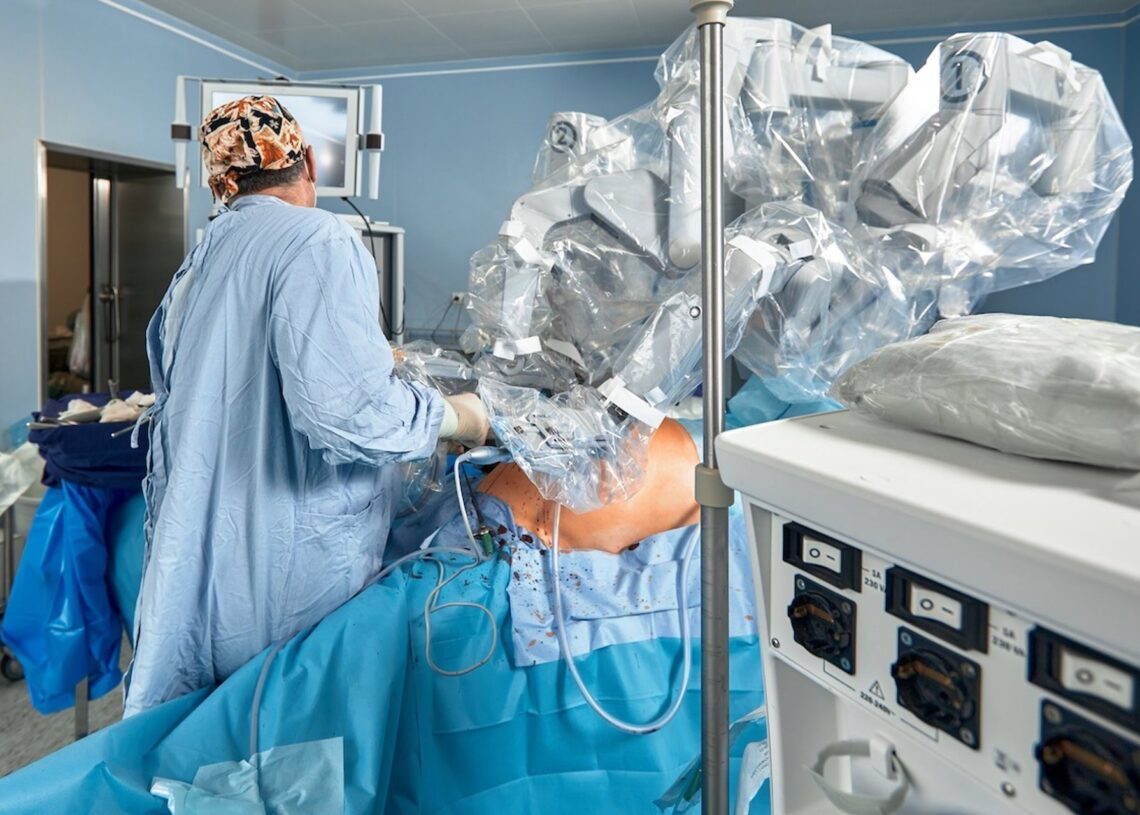 Cirugía robótica para cáncer colorrectal.RUBER INTERNACIONAL