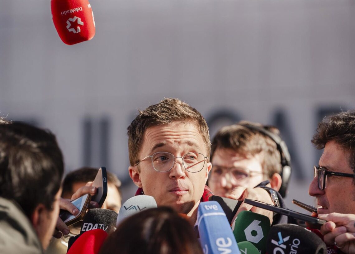 Archivo - El exportavoz de Sumar en el Congreso Íñigo Errejón ofrece declaraciones a los medios tras declarar en los juzgados de Plaza de Castilla, a 16 de enero de 2025, en Madrid (España). Mateo Lanzuela - Europa Press - Archivo