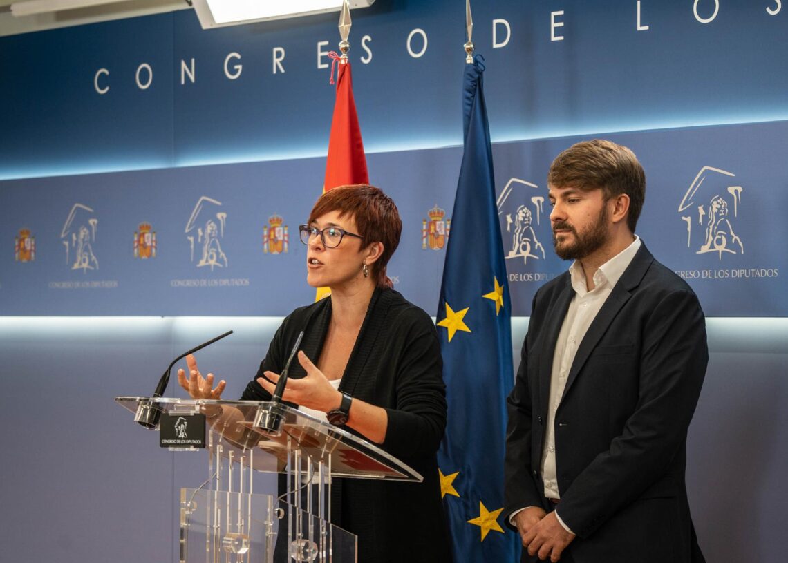 Archivo - Los diputados de Compromis Agueda Micó (Grupo Mixto) y Alberto Ibáñez (Sumar) Matias Chiofalo - Europa Press - Archivo