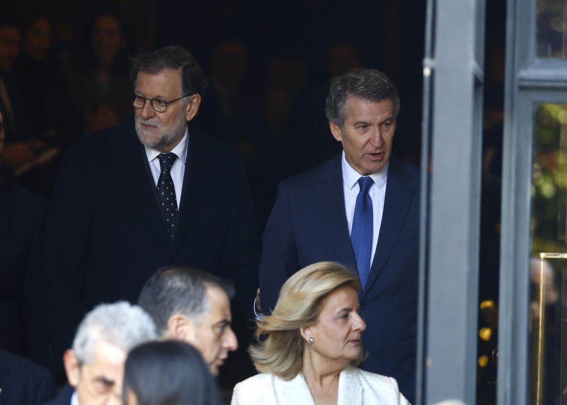 El ex presidente del Gobierno, Mariano Rajoy, junto al presidente del Partido Popular, Alberto Núñez Feijóo.Jose Velasco - Europa Press