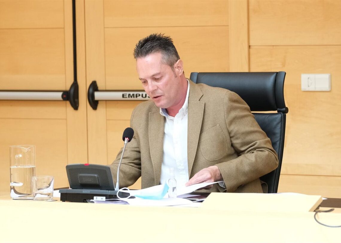 Archivo - El procurador socialista Pedro González Reglero, en la Comisión de Empleo e Industria.CORTES DE CASTILLA Y LEÓN - Archivo