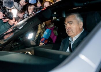 El exsecretario de organización del PSOE Santos Cerdán a su salida de la prisión de Soto del Real, a 19 de noviembre de 2025, en Soto del Real, Madrid (España).Carlos Luján - Europa Press