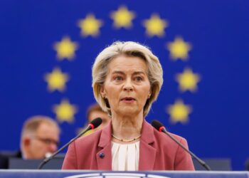 Archivo - La presidenta de la Comisión Europea, Ursula von der Leyen, en el pleno del Parlamento Europeo en Estrasburgo.Philipp von Ditfurth/dpa - Archivo