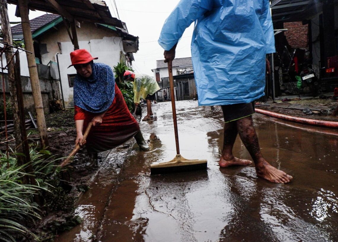 Imagen de archivo de inundaciones en Indonesia. Europa Press/Contacto/Algi Febri Sugita