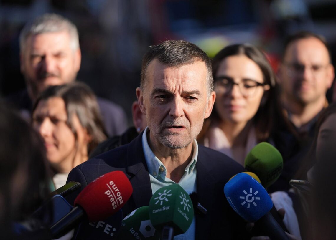 El coordinador federal de Izquierda Unida (IU) atiende a los medios para informar de su candidatura de Por Andalucía a la Presidencia de la Junta de Andalucía en 2026. A 21 de noviembre de 2025, en Sevilla. (Foto de archivo).Joaquin Corchero - Europa Press
