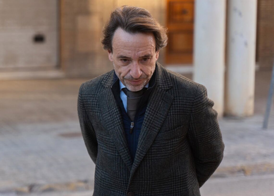 El jefe de gabinete de Mazón, José Manuel Cuenca, a su llegada a los juzgados de CatarrojaJORGE GIL/EUROPA PRESS