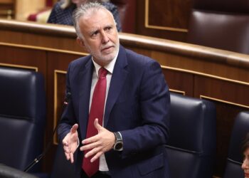 El ministro de Política Territorial y Memoria Democrática, Ángel Víctor Torres, interviene durante una sesión de control al Gobierno, en el Congreso de los Diputados, a 19 de noviembre de 2025, en Madrid (España). Eduardo Parra - Europa Press