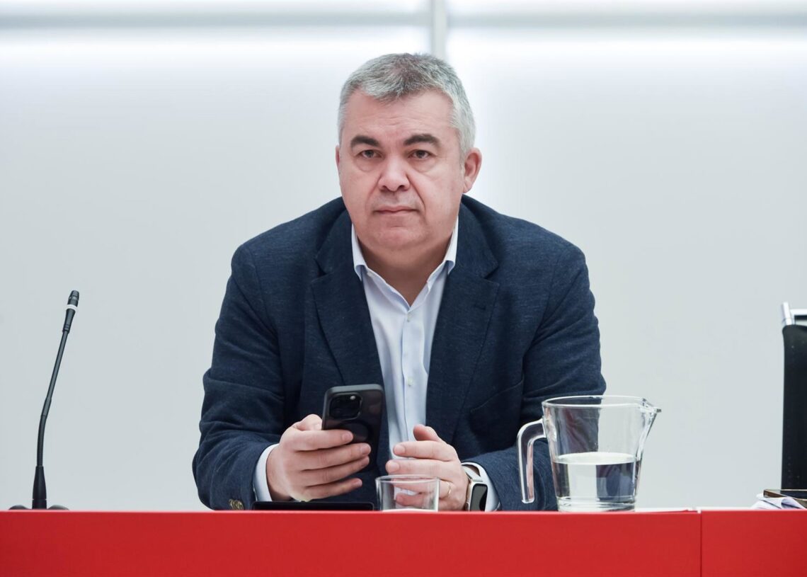 Archivo - El ex secretario de Organización del PSOE Santos Cerdán, durante una reunión de la Comisión Ejecutiva Federal, en la sede del partido, a 5 de febrero de 2024, en Madrid (España).Gustavo Valiente - Europa Press - Archivo