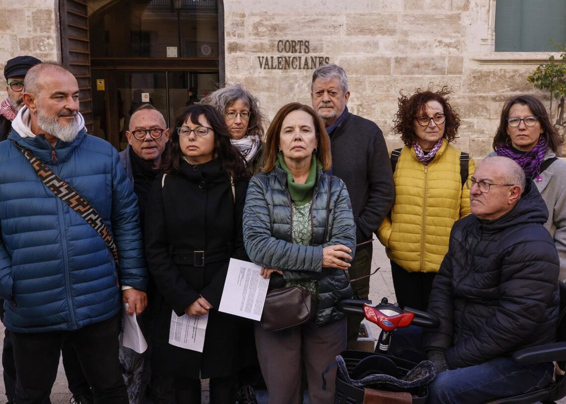 Portavoces de las manifestaciones mensuales para denunciar la gestión de la danaRober Solsona - Europa Press