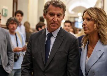 Archivo - El presidente del PP, Alberto Núñez Feijóo y la diputada del PP Cayetana Álvarez de Toledo salen de una sesión plenaria en el Congreso de los Diputados, a 17 de septiembre de 2025, en Madrid (España). Ananda Manjón - Europa Press - Archivo
