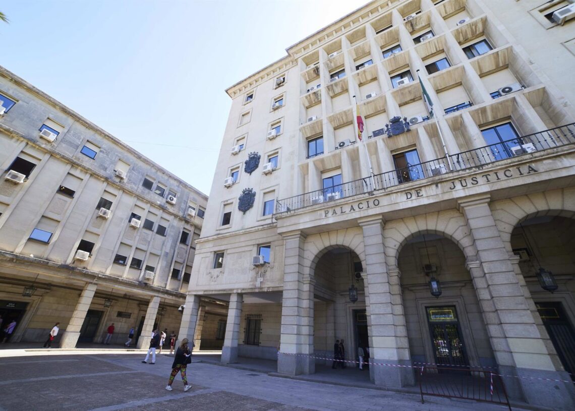 Archivo - Detalle de la fachada principal de la Audiencia Provincial de SevillaJOAQUIN CORCHERO / EUROPA PRESS - Archivo