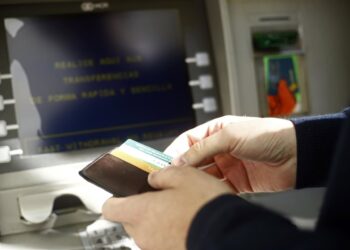 Archivo - Imagen de recurso de un cajero de un banco.EUROPA PRESS - Archivo