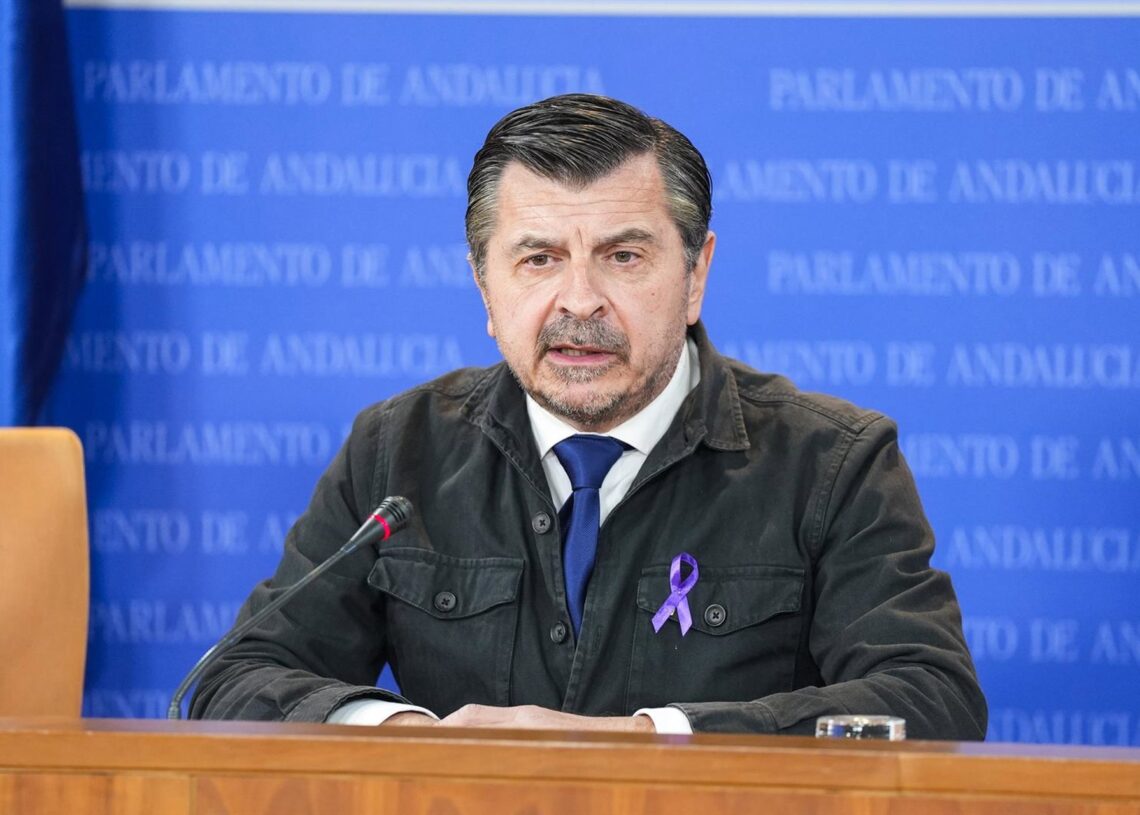 El portavoz del Grupo Parlamentario Popular, Toni Martín, durante la ronda de ruedas de prensa de portavoces de los grupos parlamentarios en el Parlamento de Andalucía, a 26 de noviembre de 2025 en Sevilla (Andalucía, España). Los portavoces de los gruposJoaquin Corchero - Europa Press