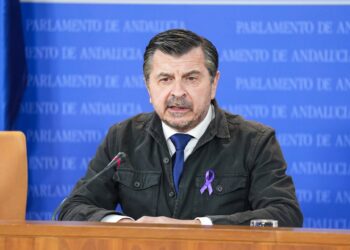 El portavoz del Grupo Parlamentario Popular, Toni Martín, durante la ronda de ruedas de prensa de portavoces de los grupos parlamentarios en el Parlamento de Andalucía, a 26 de noviembre de 2025 en Sevilla (Andalucía, España). Los portavoces de los gruposJoaquin Corchero - Europa Press