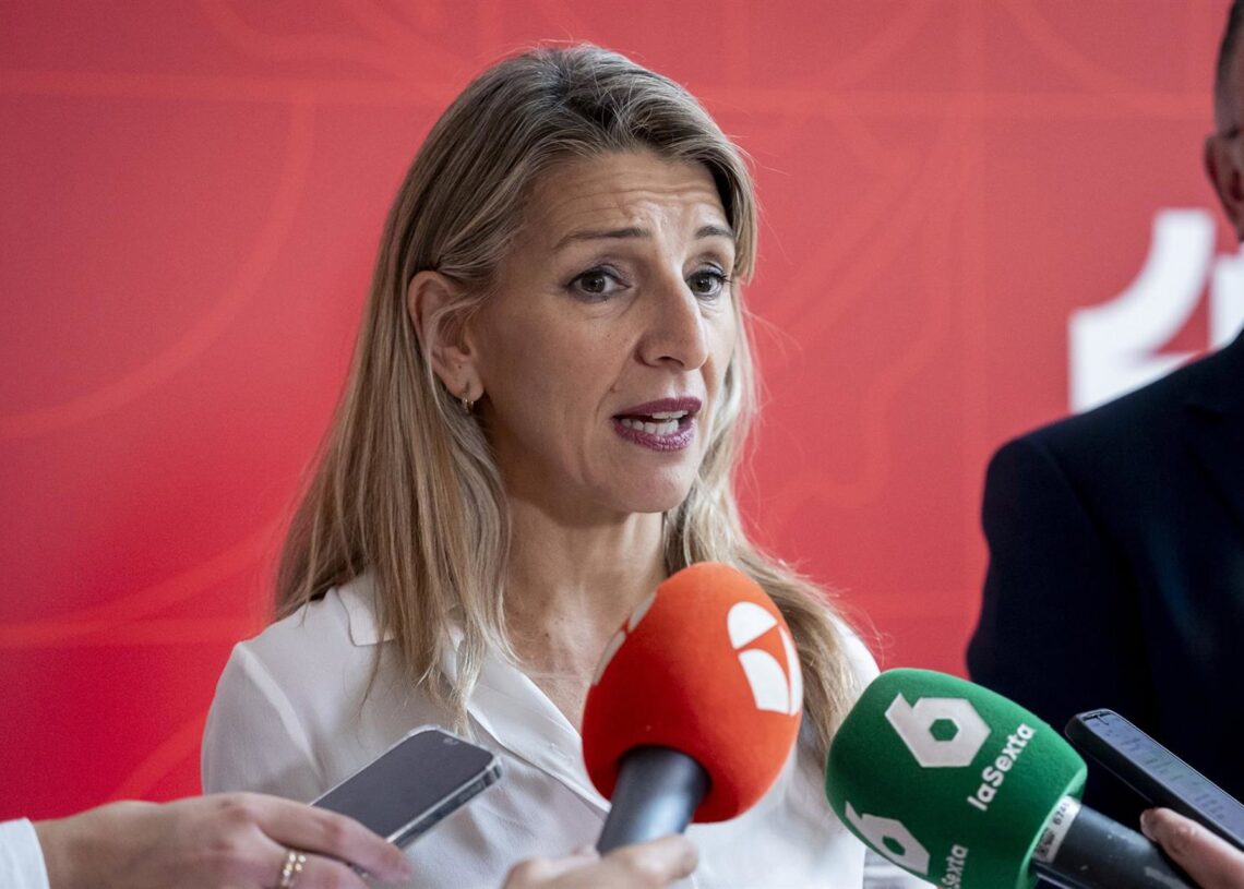 La vicepresidenta segunda y ministra de Trabajo y Economía Social, Yolanda Díaz, atiende a los medios durante la inauguración del acto de conmemoración del 40º aniversario del programa TándEM, ‘Transformando vidas’, en la Galería de las Colecciones RealesA. Pérez Meca - Europa Press