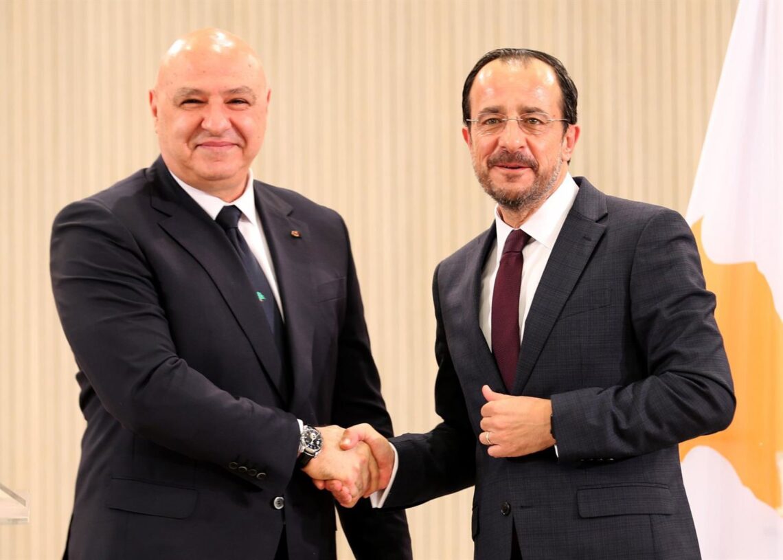 Archivo - El presidente libanés, Joseph Aoun, y su homólogo chipriota, Nikos Christodoulides, en una imagen de archivo. Europa Press/Contacto/Lebanese Presidency Office