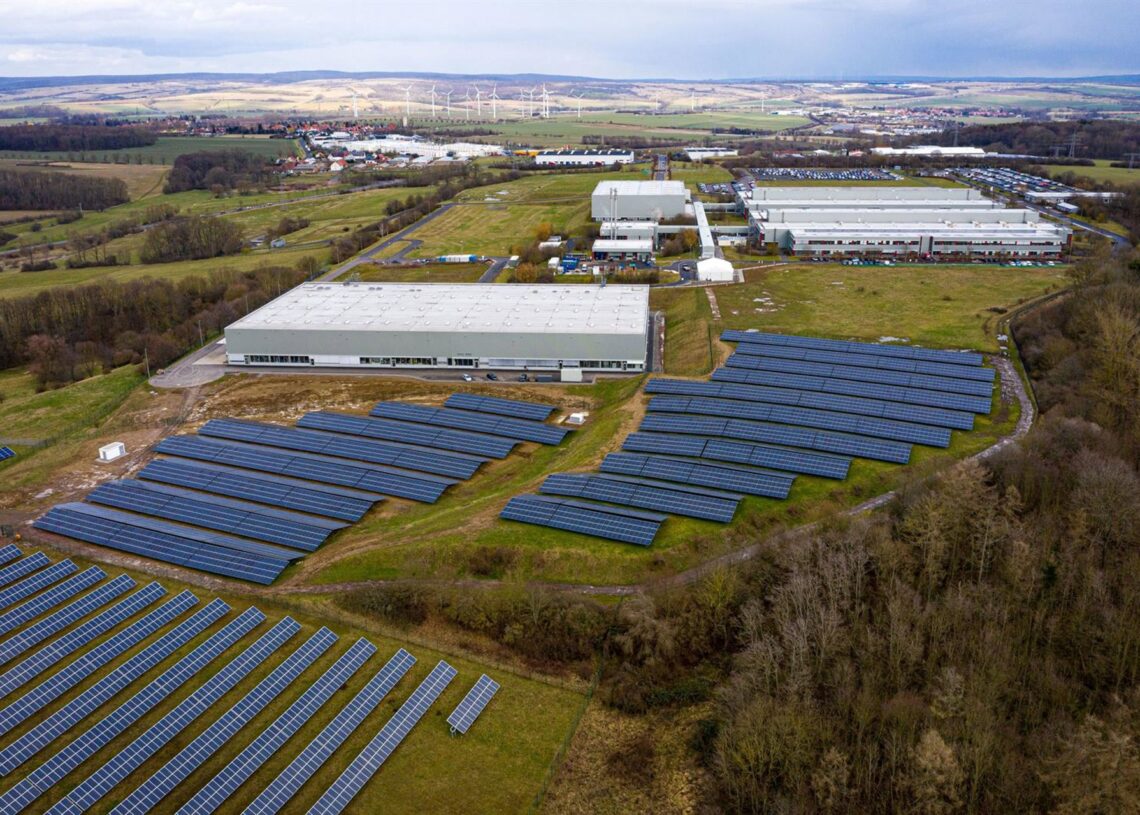 Paneles fotovoltaicos anexos a planta de BoschBOSCH
