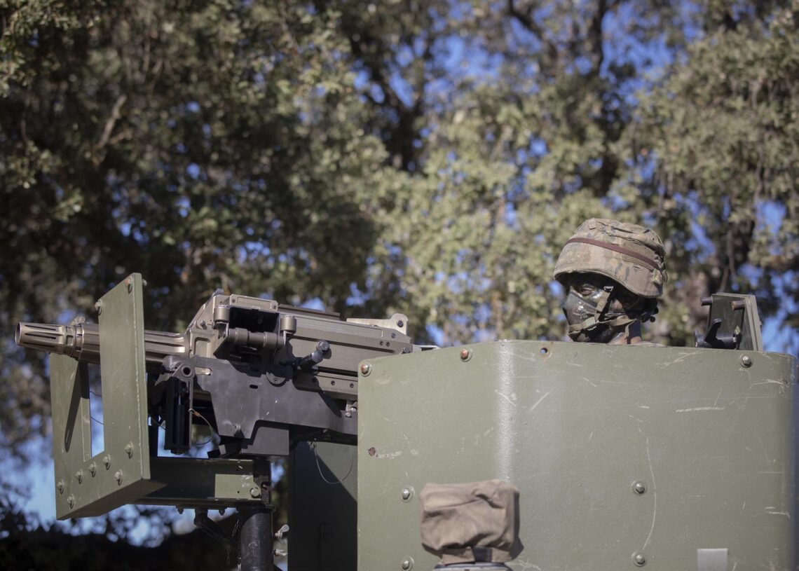 Archivo - Un soldado de la Legión participa en una maniobra de simulación de fusiles en un recinto ambientado en un "poblado afgano" en las inmediaciones del recinto del Campamento de Ronda, Málaga, Andalucía, (España), a 7 de octubre de 2020. María José López - Europa Press - Archivo