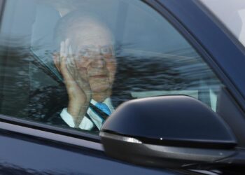 El rey Juan Carlos llegando al aeropuerto tras el almuerzo privado en El Pardo para conmemorar los 50 años de la MonarquíaEUROPA PRESS