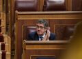 El portavoz del PSOE en el Congreso, Patxi López, aplaude durante una sesión plenaria, en el CongresoMatias Chiofalo - Europa Press