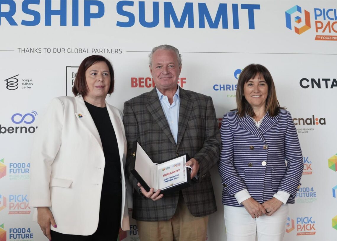 Archivo - Reconocimiento al cónsul honorario de Alemania en Bilbao, Michael John VossGOBIERNO VASCO - Archivo