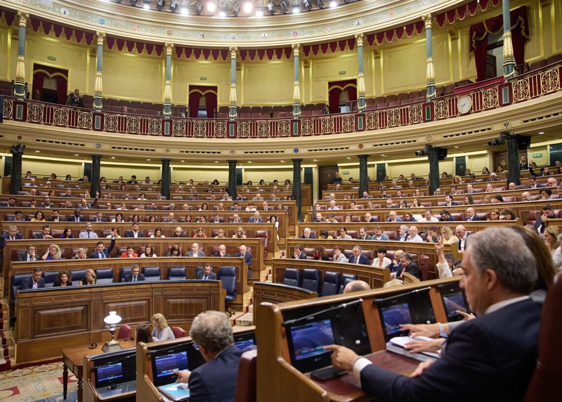 Archivo - Imagen de archivo de una sesión plenaria en la Cámara Baja.Jesús Hellín - Europa Press - Archivo