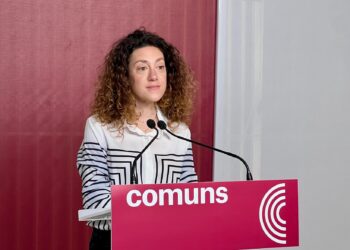 La portavoz de los Comuns y diputada en el Congreso, Aina Vidal, en una rueda de prensa desde la sede del partidoEUROPA PRESS