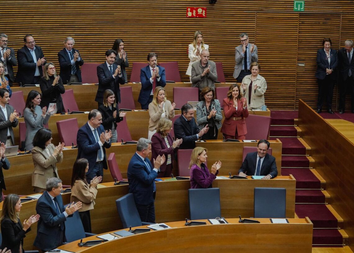El secretario general del PP de la Comunitat Valenciana y candidato del PP a la investidura, Juanfran Pérez Llorca (d)Jorge Gil - Europa Press