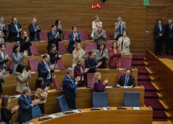El secretario general del PP de la Comunitat Valenciana y candidato del PP a la investidura, Juanfran Pérez Llorca (d)Jorge Gil - Europa Press
