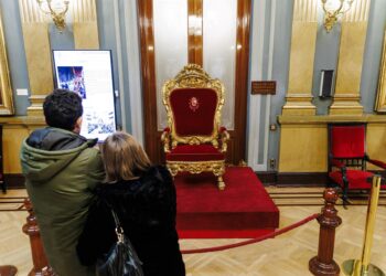 Archivo - Varias personas durante la jornada de Puertas Abiertas en la Cámara Alta, a 28 de noviembre de 2024, en Madrid (España). Carlos Luján - Europa Press - Archivo