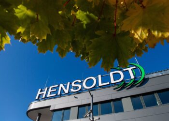 Archivo - FILED - 16 October 2019, Bavaria, Taufkirchen: The logo of the Hensoldt armaments group can be seen at the company headquarters. German defence and security electronics company Hensoldt AG on Thursday reported an increase in preliminary revenue Lino Mirgeler/dpa - Archivo