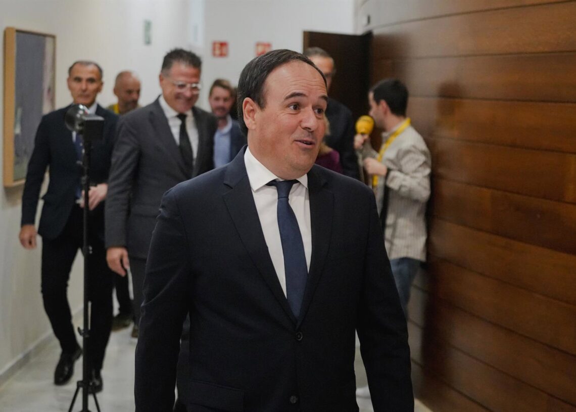 El secretario general del PP de la Comunitat Valenciana, Juanfran Pérez Llorca, durante su debate de investiduraJorge Gil - Europa Press