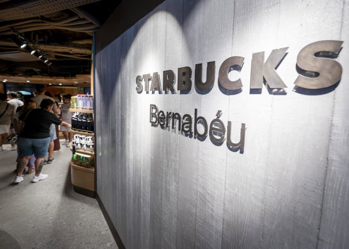 Archivo - Starbucks del Estadio Santiago Bernabéu A. Pérez Meca - Europa Press - Archivo