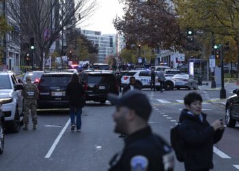 Agentes de seguridad en Washington tras el tiroteo contra dos miembros de la Guardia NacionalEuropa Press/Contacto/Mehmet Eser