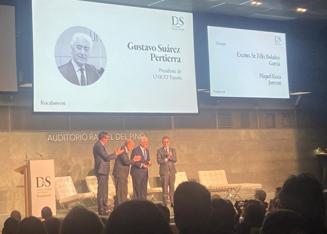 Bolaños entrega un premio a UNICEF de la mano de RocaJunyent por "su compromiso con la infancia y sociedades más justas"EUROPA PRES