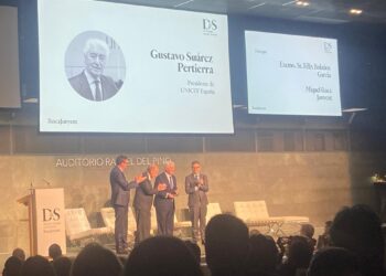 Bolaños entrega un premio a UNICEF de la mano de RocaJunyent por "su compromiso con la infancia y sociedades más justas"EUROPA PRES