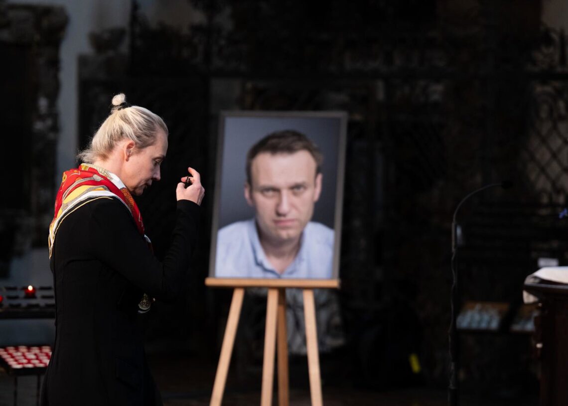 Archivo - Yulia Navalnaya, viuda del fallecido opositor ruso Alexei Navalni y dirigente de la Fundación Anticorrupción, asiste a un servicio conmemorativo en honor del activista en la Iglesia de Santa María en Berlín, Alemania.Sebastian Christoph Gollnow/dpa - Archivo
