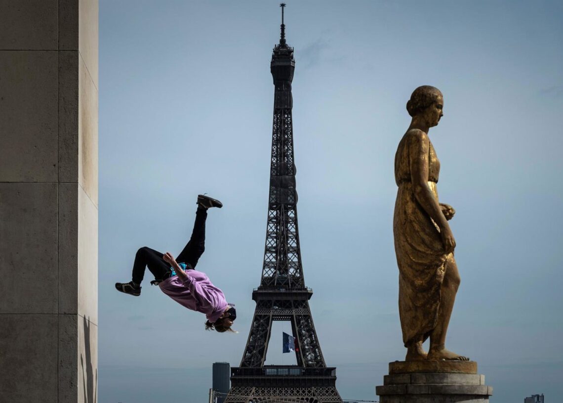 Archivo - Imagen de archivo de la Torre Eiffel en París.Philippe Lopez/AFP/dpa - Archivo