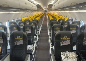 Archivo - Interior de un avión de VuelingVUELING - Archivo