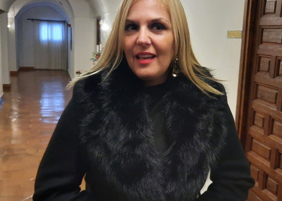 La consejera de Hacienda y Administración Pública de la Junta de Extremadura, Elena Manzano, en declaraciones a los medios en MéridaEUROPA PRESS