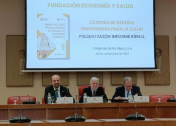 De izquierda a derecha: el director de la cátedra GIS-FES, José María Martín Moreno; el presidente de la Comisión de Sanidad del Congreso, Agustín Santos Maraver; y el presidente de la Fundación Economía y Salud, Alberto Giménez Artés.EUROPA PRESS