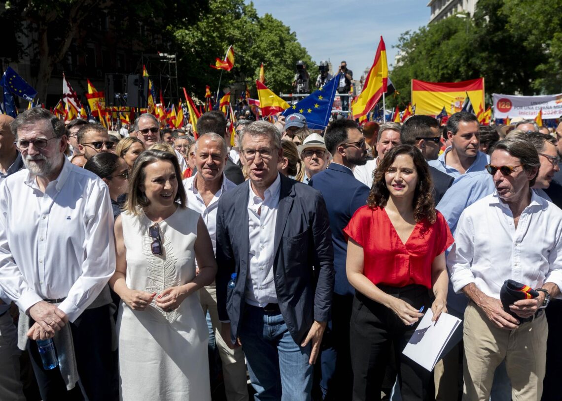 Archivo - (I-D) El expresidente del Gobierno, Mariano Rajoy, la secretaria general del PP, Cuca Gamarra, el presidente del Partido Popular, Alberto Núñez Feijóo, la presidenta de la Comunidad de Madrid, Isabel Díaz Ayuso, y el expresidente del Gobierno, JAlberto Ortega - Europa Press - Archivo