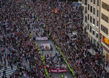 Archivo - Imagen panorámica deuna de la smanifestaciones para rechazar la gestión de la dana y pedir la dimisión de Carlos Mazón. ARCHIVO. Jorge Gil - Europa Press - Archivo